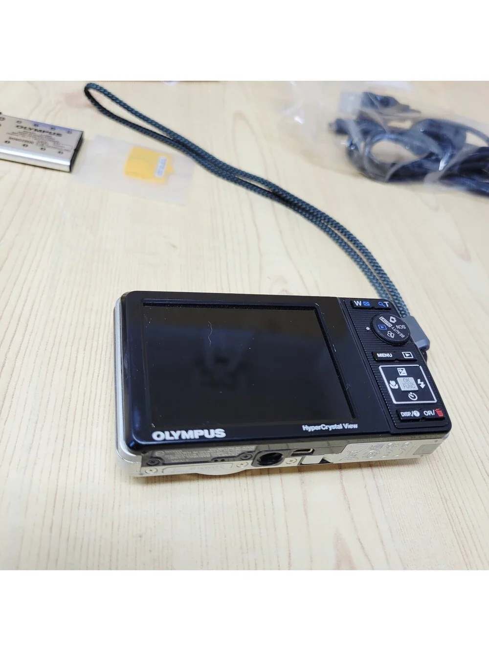 Olympus Stylus 7010 12.0MP Silver Digital Camera with Charger NO SD CARD WORKS!